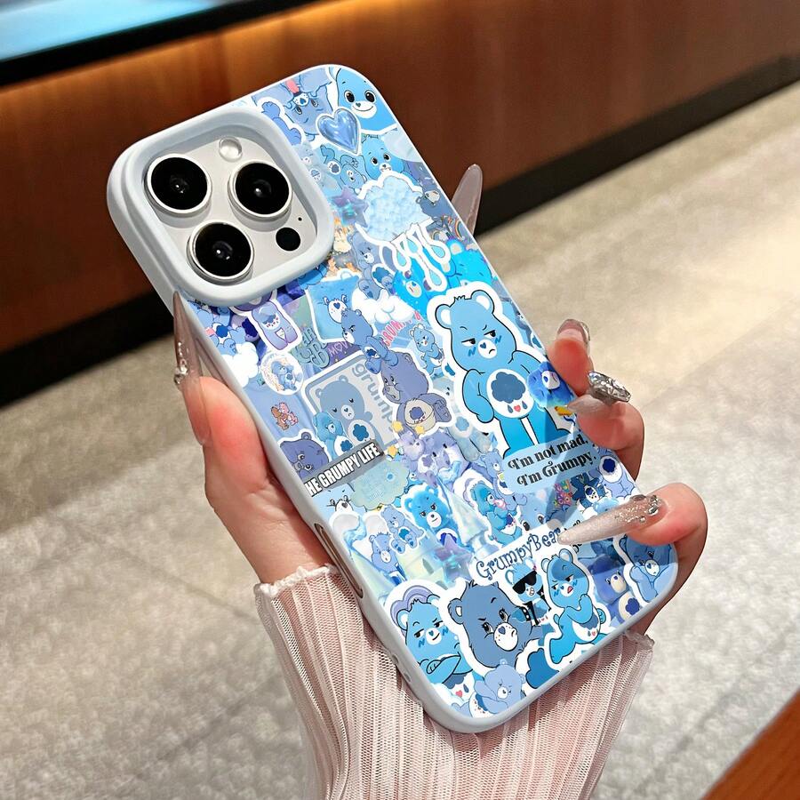 Collage de Oso Gruñón en Tonos Azules. Esta elegante funda es compatible con los modelos  17, 16, 15, 14 Pro Max, 13, 12, 11, XR y XS Plus. Fabricada en silicona TPU, ofrece protección contra golpes y caídas, además de una sensación superior. Es un regalo ideal para familiares, amigos y seres queridos, y una opción perfecta para San Valentín.fundas para ,fundas,accesorios para celular,fundas para celular,fundas para  13,funda  13,funda  16,funda  17 pro max,funda  15,fundas para  16,fundas  11,fundas ,bob esponja,,care baers,san valentín detalles,san valentín,vaquero - Azul - Ver 1
