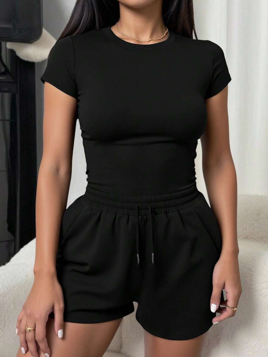 Bộ đồ thể thao nữ mùa hè 2 mảnh, quần short và áo thun màu trơn, áo cổ tròn, bộ đồ thể thao, phong cách đường phố thường ngày, mùa xuân/hè, trang phục tốt nghiệp, kỳ nghỉ hè, tựu trường, phong cách đường phố, trang phục hè thời trang, phù hợp cho buổi hẹn hò tối, phong cách sinh viên thanh lịch màu đen - màu đen - Xem 1