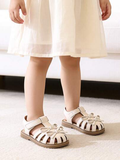 1 Pair Beige Infant Flat Sandals, Fashion Hollow Bow Baby Sandals With Faux Pearl Decor, Hook And Loop Design, Simple And Convenient, Non-Slip Soft Bottom Shoes For Toddler Boys And Girls, Suitable For Indoor, Home And Outdoor Wear