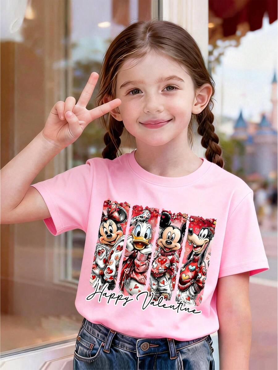 Valentine's Day Themed Short-Sleeved T-Shirt For Girls Aged 4-12. Disney Co-Branded Mickey, Minnie, And Donald Duck Cartoon Print Top, Pink And Red Heart Graffiti Style Round Neck Pure Cotton T-Shirt, Skin-Friendly And Breathable Pink Casual Base Layer. It Can Be Easily Paired With Denim Shorts, Overalls, Pleated Skirts, Sports Skirts, Princess Skirts, And Many Other Bottoms. Suitable For Various Occasions Such As Disneyland Visits, School Days, Valentine's Day Parties, Family Outdoor Trips, Matching Outfits With Friends, Weekend Shopping, Picnics, Etc. The Soft, Skin-Friendly, And Breathable Fabric Combines Comfort And Cuteness, Making It An Essential Top For Girls In Spring And Summer To Create A Festive Feel And Versatile Everyday Style. - 粉色 - 查看 1