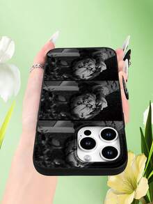 1PC Horror Doll Case Pattern Fashionable Men's And Women's Large Hole Anti Fall Phone Case Phone Case For IPhone 17/17PRO/17AIR/17PROMAX/16E/16/16PRO/16PLUS/16PROMAX/15/15PLUS/15PRO/15PROMAX/14/14PLUS/14PRO/14PROMAX/13/13PRO/13PROMAX/12/11( Internet Celebrity's Birthday Gift, Easter Gift, Valentine's Day Gift For Friends, Girlfriends, Boyfriends, Family) - 黑色 - 查看 7