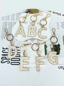 1pc 26 English Alphabet Faux Pearl Alloy Keychain Paired With Bowknot Ornaments, Popular Accessory, Backpack Charm Car Hanging Pendant Women Girls,Wallet And Handbag Accessories,Couple Pendant, Bag Pendant, Headphone Pendant,Suitable As A Family, Friends, Lovers, Mother's Day Gifts, Teacher Gifts, Birthday Gifts, Holiday Gifts - 金色 - 查看 3