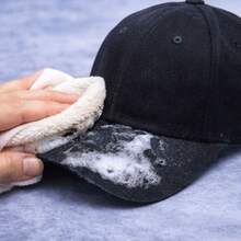 Espuma Limpiadora Para Gorras 250 g Limpiador Práctico Para Limpieza Rápida Sin Uso De Agua Diseñado Para Mantenimiento De Gorras Deportivas Casual Y Urbanas Ayuda A Eliminar Sudor Grasa Y Manchas Superficiales Sin Dañar Colores Ni Materiales Ideal Para Gorras De Algodón Poliéster Tela Malla Y Materiales Combinados Útil Para Gorras De Uso Diario Deportivo Trabajo Y Actividades Al Aire Libre Adecuado Para Limpieza Frecuente En Casa Oficina Escuela Viajes Y Actividades Diarias Fácil Aplicación Y Uso Inmediato Recomendado Para Personas Que Buscan Mantener Sus Gorras Limpias Con Buena Apariencia Y Colores Más Uniformes Presentación 250 g Práctica Para Uso Doméstico Profesional Y Comercial - A - Ver 4
