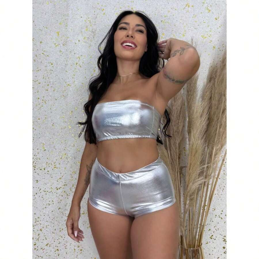 Conjunto Hot Pants Top com Bojo Removível + Calcinha Hot Pant Metalizado Dança Carnaval  Tendecia Gringa Bloquinho - Prata - Visão 1