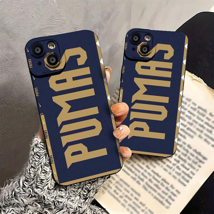 Logotipo de Pumas en dorado sobre fondo azul marino. Esta elegante funda es compatible con Samsung, Apple, OPPO, , etc. Fabricada en TPU flexible, resistente a golpes y arañazos, ofrece una excelente protección contra caídas y un agarre cómodo. Es un regalo ideal para familiares, amigos y seres queridos, y una opción perfecta para festivales. - Negro - Ver 1