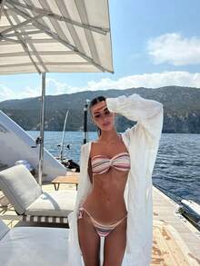 Embrace The Sun On Your Terms. Our Collection Is Designed For The Woman Who Owns Her Confidence, Whether She Prefers The Sleek Allure Of A One-Piece Or The Playful Freedom Of A Bikini. Each Piece Is Crafted From Buttery-Soft, Quick-Dry Fabric That Moves With You, Featuring Thoughtful Details Like Secure Yet Comfortable Support, Flattering Silhouettes That Sculpt, And Adjustable Elements For A Perfect, Personalized Fit. From Minimalist Solids To Statement Prints, The Design Focuses On Enhancing Your Natural Beauty And Empowering Your Moment Under The Sun. This Is Swimwear That Transcends -It's About How You Feel: Strong, Chic, And Utterly Unforgettable. - 米色 - 查看 2