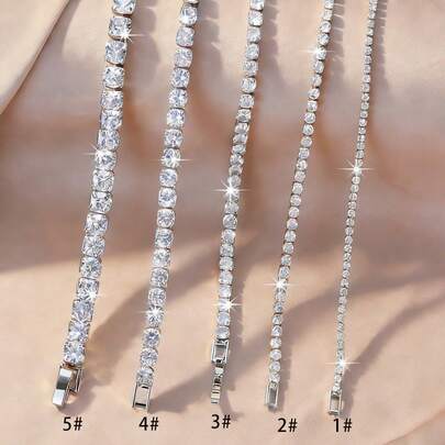 Hihho 这款多尺寸锆石网球手链，采用奢华嘻哈风格，银色底色搭配“密集锆石镶嵌+网球链结构”设计，融合了闪耀的嘻哈元素和精致的奢华珠宝质感。适合成熟风格，是日常出行、时尚穿搭和休闲派对的理想之选。