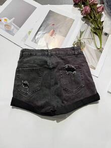 女士休闲黑色破洞牛仔迷你短裤，高弹直筒裤型，带纽扣和拉链细节 - 深灰色 - 查看 7