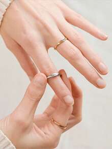 1枚定制个性化条形戒指，适合作为男女周年纪念礼物。可激光雕刻您的名字或生日，非常适合生日、母亲节、父亲节、情人节、圣诞节和其他场合。 - 彩色 - 查看 7