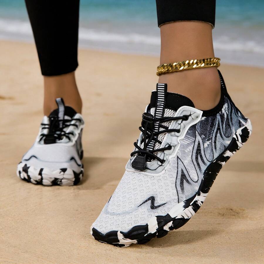 Women's Outdoor Quick-Drying Anti-Slip Beach Snorkeling Swimming Rappelling Shoes For Water Sports Wading Shoes For Swimming In Water, Gym Training Yoga Shoes, Cross-Functional Multi-Functional Training Shoes, Flat Shoes, Large Size, Suitable For All Seasons (Spring, Summer, Autumn, Winter), Flat Five-Toe Shoes - Black - View 1