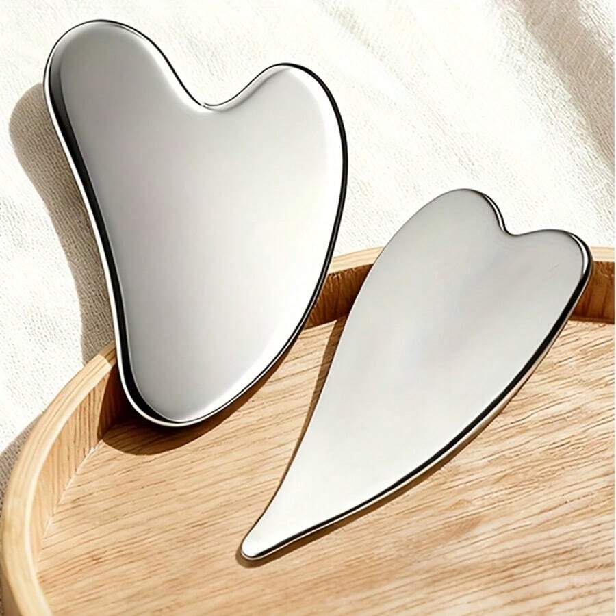 CIMACA Tabla Gua Sha de acero inoxidable - Adecuada para masaje linfático, contorneado de la línea de la mandíbula, reducción de la hinchazón y ojeras - Apta para todo tipo de pieles - Herramienta para el cuidado de la piel y eliminación del maquillaje, diseño de moda, exfoliación suave, esencial para entusiastas de la belleza. Ideal para Gua Sha suave, apta para todo tipo de pieles, imprescindible para el spa y la belleza en casa - Plateado - Ver 1