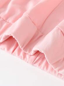 Bộ 2 món cho bé gái gồm áo thun ngắn tay in họa tiết da báo đính nơ và quần ống loe, thích hợp cho mùa xuân/hè. - Hồng - Xem 10