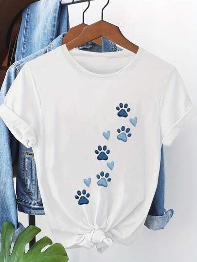 Camiseta de manga corta de cuello redondo con estampado de huellas de patas azul marino y corazones azul claro, adecuada para primavera, verano y otoño, tallas grandes para mujeres