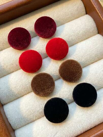 4对简约可爱圆形植绒耳钉，适合女性日常及节日佩戴。