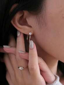 1 Đôi bông tai đinh tán hình chữ C tối giản, thời trang, phù hợp cho phụ nữ trong mọi dịp. - Bạc - Xem 3