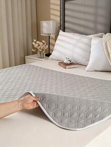 Washable And Leak-Proof Mattress Protector, Suitable For The Elderly And Pets. Made Of Soft Polyester Fiber With A Mesh Design, It Is Breathable And Moisture-Wicking. Available For Various Mattress Sizes And Colors, It'S Ideal For Use During Menstruation - Multicolor - View 2