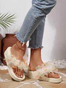 Dép đế xuồng EVA kiểu dáng nữ thần mùa xuân/hè, sandal đế xuồng dày dặn trang trí hoa dành cho nữ. - Màu be - Xem 5