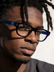 一副男士方形时尚休闲眼镜，百搭、耐用、实用，修饰脸型，配有高品质黑色眼镜盒。适合日常生活、海滩、驾驶、露营等场合。 - 多色 - 查看 1