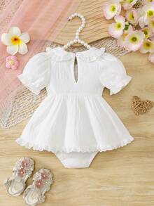 1 bộ áo liền quần mùa hè mới cho bé gái, thêu hoa, cổ bèo nhún, cài khuy phía trước - trắng - Xem 2