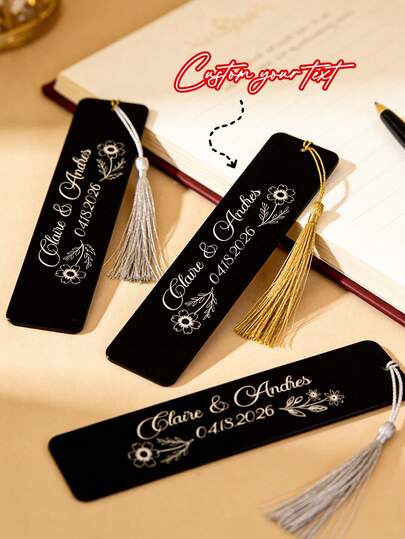Personalisierter individueller Hochzeitslesezeichen mit floraler Gravur & Quaste - 15,5 cm * 3,5 cm (6 * 1,35 Zoll) Acryl-Lesezeichen mit Namen/Daten (z.B. "Claire & Andres 04.18.2026"), zarte Blumenmuster und goldene/silberne Quasten. Ideales Hochzeits-/Jahrestags-Geschenk für Neuvermählte, buchliebende Paare, Gäste. Perfekt für Hochzeitsempfänge, Lesesitzungen, als Tischdekoration oder als geschätztes Andenken.