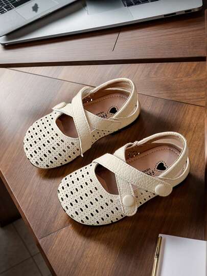 1 Pair Cute Hollow Out Girls Sandals, 2026 Summer New Breathable Closed Toe Hook And Loop Fashionable Princess Shoes, Children Soft Bottom Non-Slip Flat Sandals, Toddler School Shoes