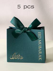 5个精美开斋节礼盒，印有黑白“Eid Mubarak”字样，配金色丝带，一套10个，尺寸：11.5 * 10 * 4.5厘米 - 非常适合优雅地包装糖果、巧克力和伊斯兰节日的小礼物。 - 多色 - 查看 15