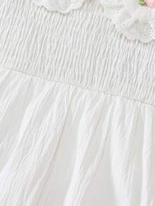 1 bộ áo liền quần mùa hè mới cho bé gái, thêu hoa, cổ bèo nhún, cài khuy phía trước - trắng - Xem 5