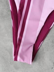 Bộ bikini 3 mảnh kẻ sọc tương phản hồng và tím dành cho nữ, mùa xuân/hè 2026, đồ bơi thanh lịch và gợi cảm, phù hợp cho bãi biển, kỳ nghỉ, có thể phối cùng váy, áo và đồ tập thể dục đa năng. - Nhiều màu - Xem 6