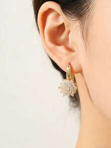 1 Pair Of Fashionable And Exquisite Flower Earrings With Copper Material Inlaid With Zirconia Temperament, Suitable For Daily Festivals, Parties, Birthdays, And Can Be Given As Gifts To Friends And Lovers - Flower Earrings - View 2