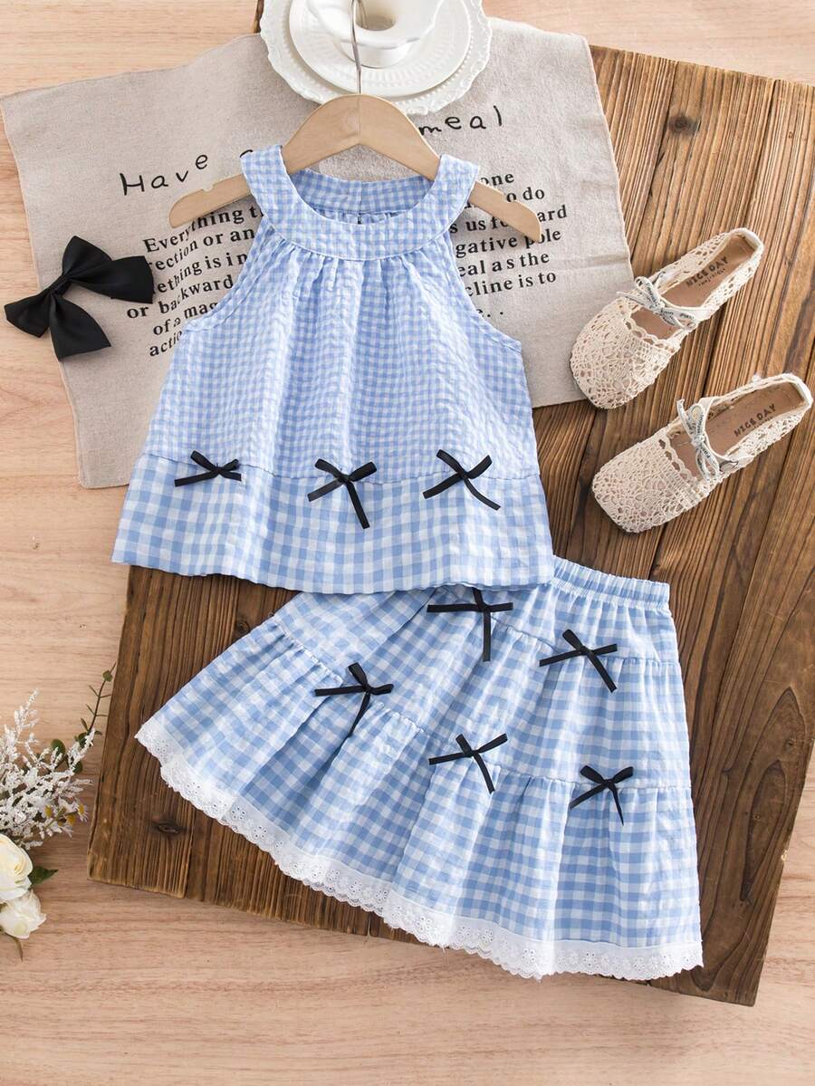 Bộ 2 món gồm áo vest không tay kẻ caro thắt nơ kiểu Pháp thanh lịch và chân váy xếp tầng cho bé gái. - Màu xanh nhạt - Xem 1
