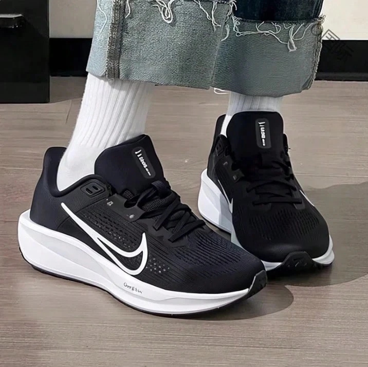 Nike Zapatillas de running Quest 6 Summer para mujer, cómodas, versátiles y de caña baja con rebote - Negro - Ver 1