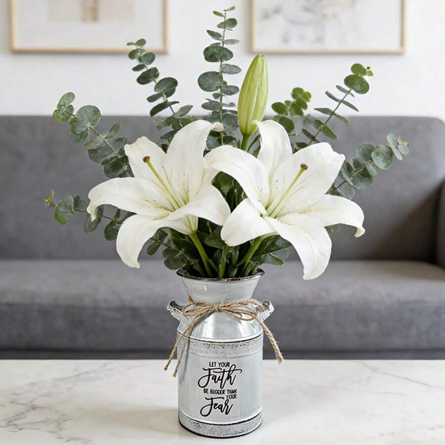 Vase inspirant en fer vintage. Convient aux petits espaces comme la table à manger, le bureau et le vestibule. Le matériau en fer est imperméable et résistant à la rouille, facile à entretenir. Qu'il soit utilisé comme décoration d'intérieur ou offert en cadeau pour inspirer les autres, il peut transmettre chaleur et force. - Que votre foi soit plus forte que votre peur - Voir 1