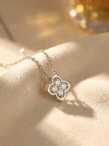 1件简约四叶草锆石吊坠项链，925纯银浪漫锁骨项链，优雅珠宝礼物，适合女孩日常佩戴和约会佩戴 - 四葉草項鍊1 - 查看 4
