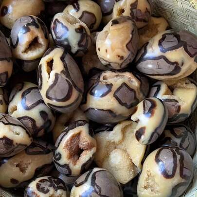 1 Unique Turtle Yellow Back Stone Dragon Egg Statue - High-Quality, Natural And Authentic, Perfect For Home Decoration And Gifts, Perfect For Festivals, Graduation Ceremonies, Easter, Turtle Decoration