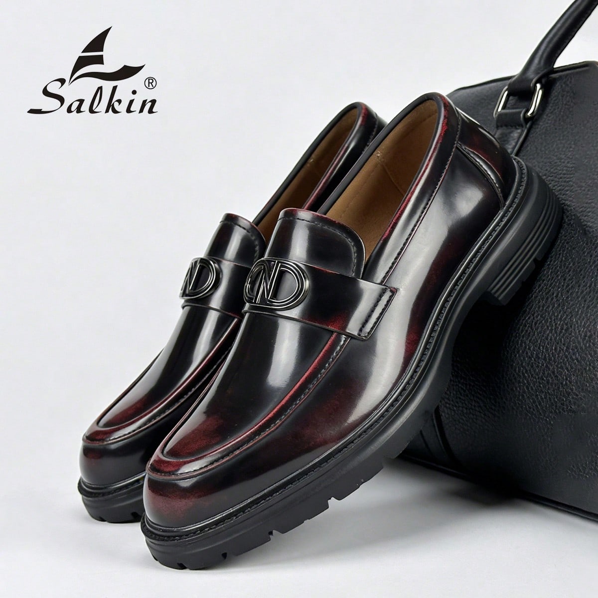 Nuevos mocasines deslizantes de diseñador británico para hombres, zapatos de cuero genuino para hombres, estilo retro, precio asequible, que muestra