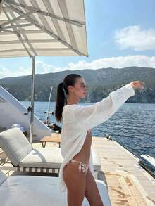 Embrace The Sun On Your Terms. Our Collection Is Designed For The Woman Who Owns Her Confidence, Whether She Prefers The Sleek Allure Of A One-Piece Or The Playful Freedom Of A Bikini. Each Piece Is Crafted From Buttery-Soft, Quick-Dry Fabric That Moves With You, Featuring Thoughtful Details Like Secure Yet Comfortable Support, Flattering Silhouettes That Sculpt, And Adjustable Elements For A Perfect, Personalized Fit. From Minimalist Solids To Statement Prints, The Design Focuses On Enhancing Your Natural Beauty And Empowering Your Moment Under The Sun. This Is Swimwear That Transcends -It's About How You Feel: Strong, Chic, And Utterly Unforgettable. - 米色 - 查看 3