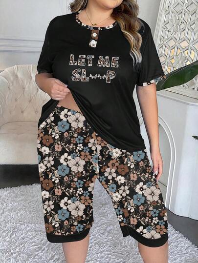 大码女式时尚睡衣家居服套装，拼接设计仿纽扣，优雅蝴蝶花卉印花圆领短袖上衣和七分裤，两件套睡衣套装