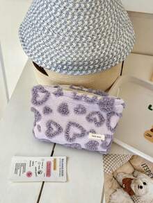 1个紫色爱心绒毛化妆包，简约多功能化妆包，拉链大开口便携旅行收纳包。这款化妆包可收纳化妆品、口红、卫生巾、化妆刷、硬币、钥匙、耳机、耳塞、耳机线等。也可作手拿包或口袋包使用，是送给女性的理想礼物，也适合作为圣诞节或女士礼物。化妆包，旅行必备。 - 紫丁香色 - 查看 9