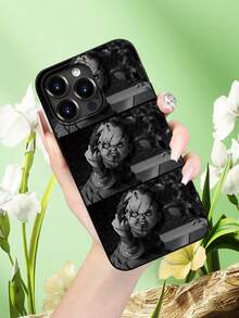 1PC Horror Doll Case Pattern Fashionable Men's And Women's Large Hole Anti Fall Phone Case Phone Case For IPhone 17/17PRO/17AIR/17PROMAX/16E/16/16PRO/16PLUS/16PROMAX/15/15PLUS/15PRO/15PROMAX/14/14PLUS/14PRO/14PROMAX/13/13PRO/13PROMAX/12/11( Internet Celebrity's Birthday Gift, Easter Gift, Valentine's Day Gift For Friends, Girlfriends, Boyfriends, Family) - 黑色 - 查看 2
