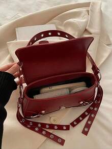 Gothic Burgundy Crossbody Bag With Silver Buckle & Stud Details | Punk Rock Faux Leather Shoulder Purse For Women | Vintage Grunge Edgy Adjustable Strap Bag | Y2K Gothic Clutch Bag For Concerts, Daily Wear & Alternative Style (Fast Delivery) Unleash Your Inner Rebel With This Striking Gothic Burgundy Crossbody Bag! Crafted From High-Quality Faux Leather, This Statement Piece Features A Structured Rectangular Silhouette Adorned With Edgy Silver Buckle Clasps, Metal Studs, And Grommet Details For A Bold Punk-Inspired Look. The Adjustable Shoulder Strap Allows Versatile Wear As A Crossbody Or Shoulder Bag, While The Rich Oxblood Hue Adds A Touch Of Vintage Grunge Charm. Perfect For Concerts, Festivals, Streetwear Outfits, Or Adding An Alternative Edge To Your Everyday Style. Spacious Enough To Carry Your Phone, Wallet, And Essentials-This Y2K-Inspired Bag Is A Must-Have For Anyone Who Loves Dark Academia, Rocker Chic, Or Gothic Fashion. Shop Now And Stand Out With Confidence! - 彩色 - 查看 9