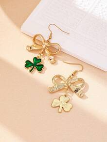 一对优雅的金属蝴蝶结和绿色三叶草吊坠耳环，适合少女日常佩戴和圣帕特里克节。 - 金色 - 查看 3