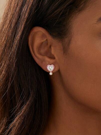 一对优雅心形耳环，925纯银创意耳环，精致珠宝礼品，适合女孩日常佩戴、约会、派对等场合。