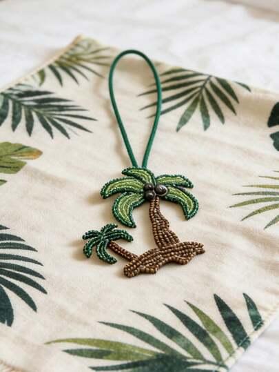 热带棕榈树串珠包饰，沙滩主题串珠挂件，配有长挂绳，是装饰手提包的理想之选，用途广泛，可用作包包挂饰、行李牌装饰、背包、行李箱，为您的配饰增添夏日度假气息。适合沙滩爱好者、旅行达人、女性、夏季时尚爱好者和送礼者，是海滩旅行、夏季度假、休闲外出和旅行探险的完美之选。