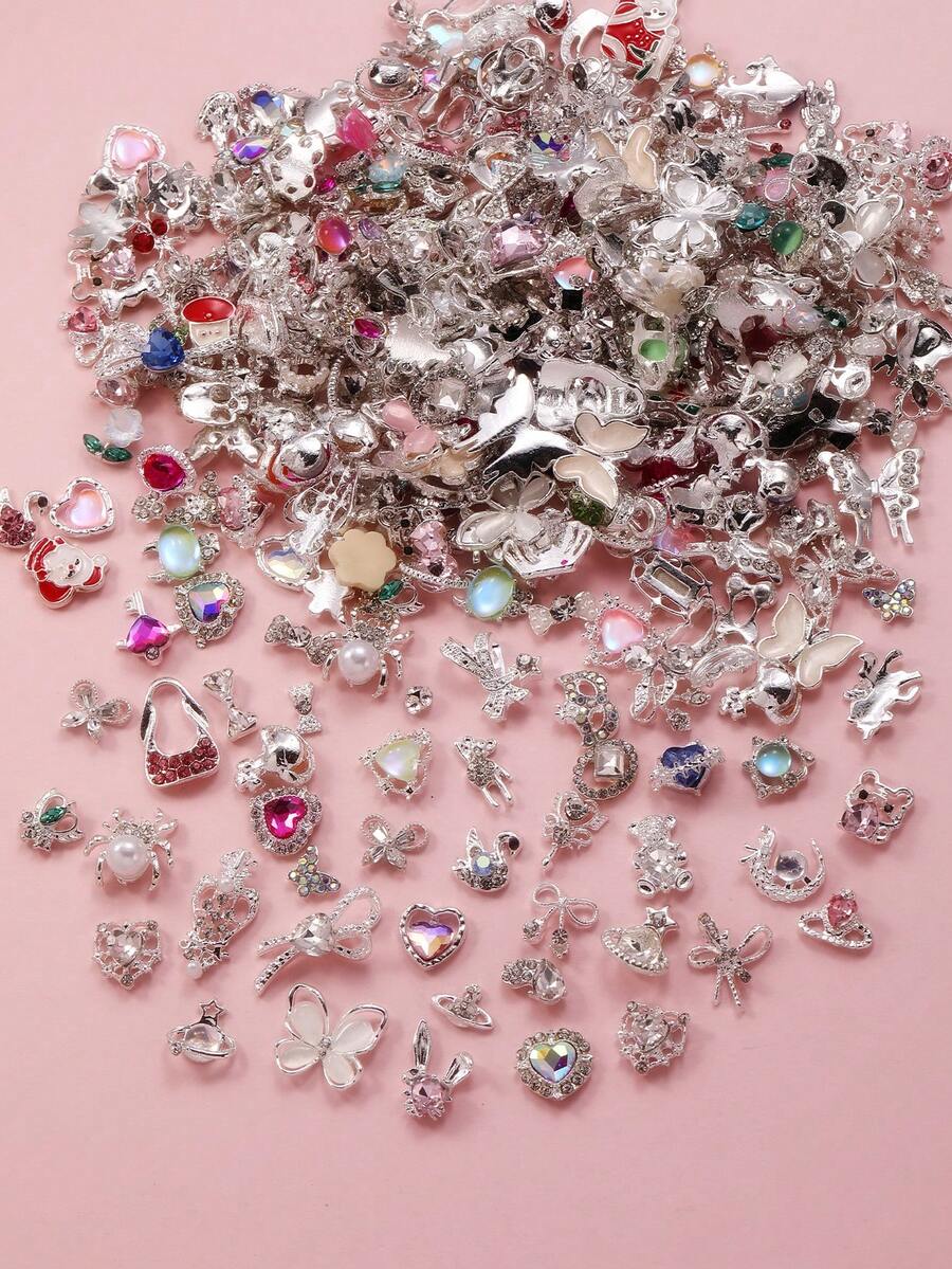 100/500件装奢华钻石系列混合丝带,图案包括五角星、行星、蝴蝶、心形、泰迪熊、蝴蝶结、花朵、吊坠、蛇、钥匙、蜘蛛等,可用于美甲装饰,镶嵌水钻,是金属美甲饰品的理想之选。此外,还有各种颜色的奢华美甲贴纸,可用于DIY美甲,是女士/女孩的金属美甲用品,也可用于美甲宝石等多种DIY装饰,例如美甲、手机壳、鞋子、衣服、包包、工艺品等。 - 彩色 - 查看 1