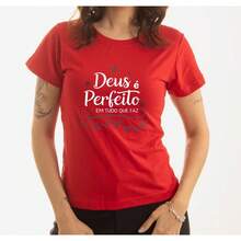 Camiseta Feminina T Shirt Estampa Cristã Deus É Perfeito Em Tudo Que Faz 100% Algodão Gola Redonda Alta Qualidade - Vermelho - Visão 1