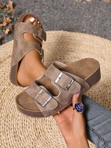 Plus Size Thick Sole Rivet Women's Sandals, 2026 Spring/Summer New Metal Buckle Strap Beach Shoes - Khaki - View 4