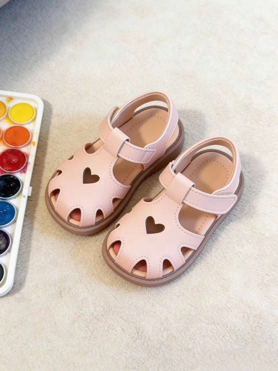 Giày sandal mới cho bé gái có họa tiết trái tim, thiết kế mũi kín, đế mềm chống trượt, nhẹ và thoải mái cho mùa hè