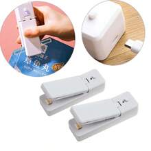 1/2 pieza Selladora de impulso mini, máquina de sellado manual recargable por USB, 2 en 1 abridor y sellador de bolsas, para bolsas de plástico, bolsas de aperitivos, empaquetado hermético y conservación de alimentos, esencial para picnic y viajes al aire libre - Gris 2 piezas - Ver 1