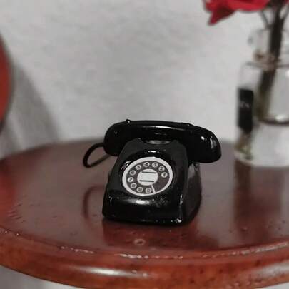 1/2pcs Mini Retro Rotary Phone Model Decor - Vintage Black & Red Collectible, Suitable For Dollhouse Decoration, Doll House Decor, Retro Style Decor, Farmhouse Home Accessories, DIY Scene Props, Holiday Decoration, Nostalgic Decorative Miniature Model, Furniture Accessories, Home Decor, Desktop Decor, Office Decor, Bedroom Decor, Cute Mini. Ideal For Collectors, Perfect Gift Choice