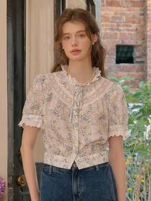 Simple Retro Áo sơ mi nữ đơn giản phong cách retro mùa xuân/hè, phối ren, màu tương phản, cổ đứng nhỏ, in họa tiết tie-dye, màu trắng, lãng mạn, thanh lịch, cổ điển, tay ngắn, kiểu dáng thường ngày. - trắng - Xem 7